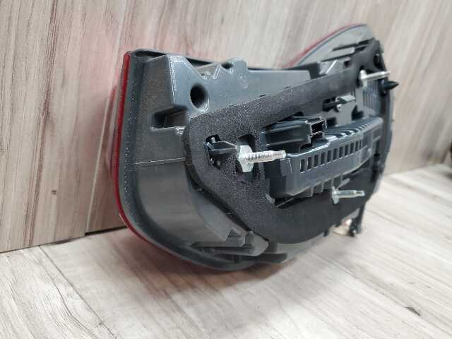 *16-19 OEM BMW G11 G12 740 750 M760 Rear Left Driver Inner Trunk LED Tail Light