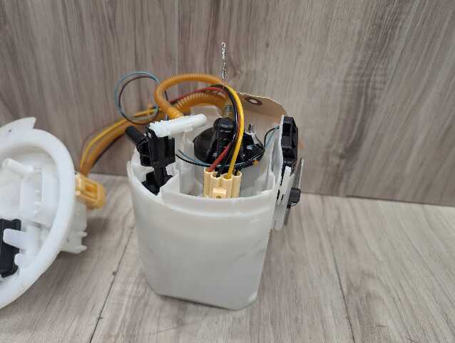 OEM BMW G20 G22 G23 G26 G42 330 M340 430 M440 Gas Tank Mounted Sending Fuel Pump