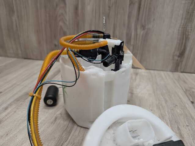 OEM BMW G20 G22 G23 G26 G42 330 M340 430 M440 Gas Tank Mounted Sending Fuel Pump