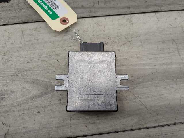 OEM BMW G01 G05 G20 G22 G23 G26 G30 G80 G82 X3 X5 M3 M4 Fuel Pump Control Module