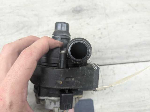 18-21 OEM BMW G01 G02 X3 X4 30 M40 Engine B46 B58 Auxiliary Cooling Water Pump
