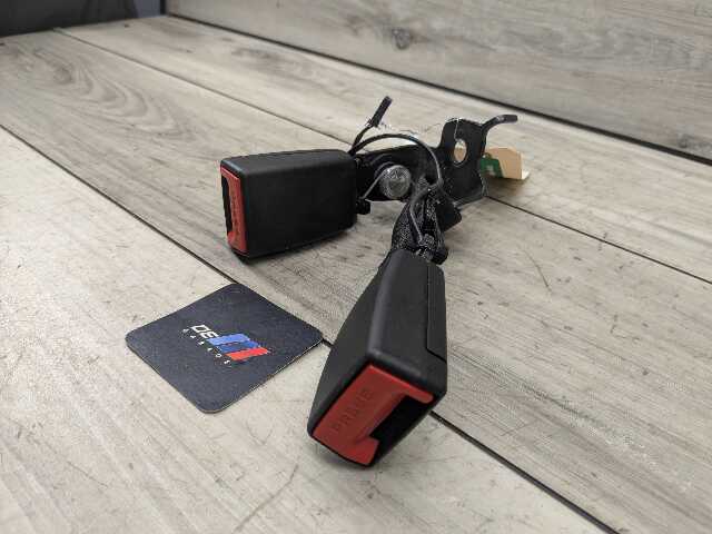 OEM BMW G01 G02 F97 F98 X3 REAR Right Passenger Side SeatBelt Seat Belt Buckle