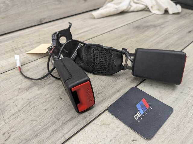 OEM BMW G01 G02 F97 F98 X3 REAR Right Passenger Side SeatBelt Seat Belt Buckle