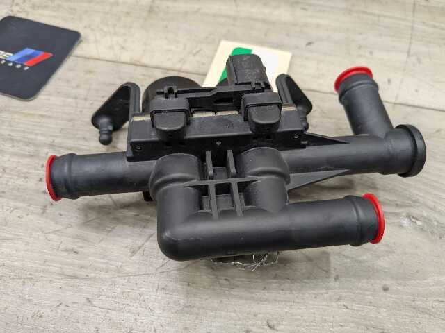 OEM BMW F01 F02 F06 F07 F10 F12 F13 M5 M6 Engine Water Heater Control Valve Pump