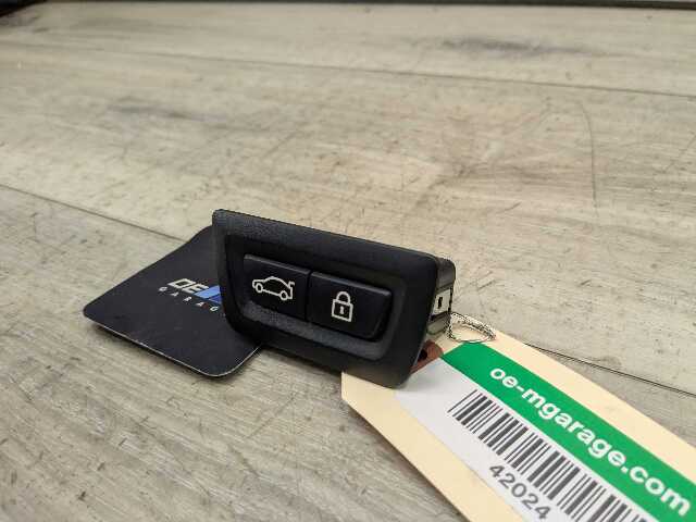 OEM BMW F02 F10 F35 F30 F36 F80 G01 G30 X3 Rear Trunk Lid Center Unlock Switch
