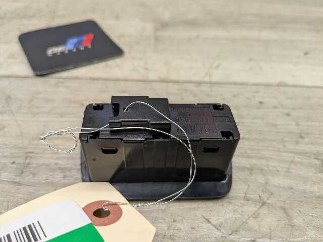 OEM BMW F02 F10 F35 F30 F36 F80 G01 G30 X3 Rear Trunk Lid Center Unlock Switch