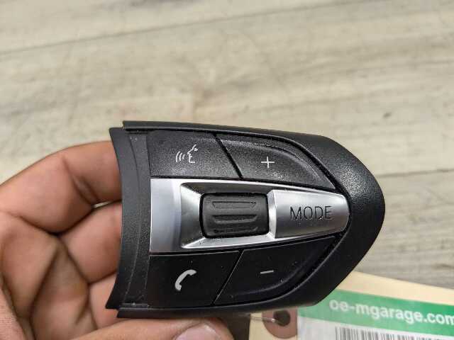 OEM BMW F10 F22 F23 F30 F32 F33 F36 M SPORT Steering Wheel Multifunction Button*