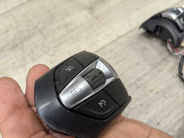 OEM BMW F10 F22 F23 F30 F32 F33 F36 M SPORT Steering Wheel Multifunction Button*
