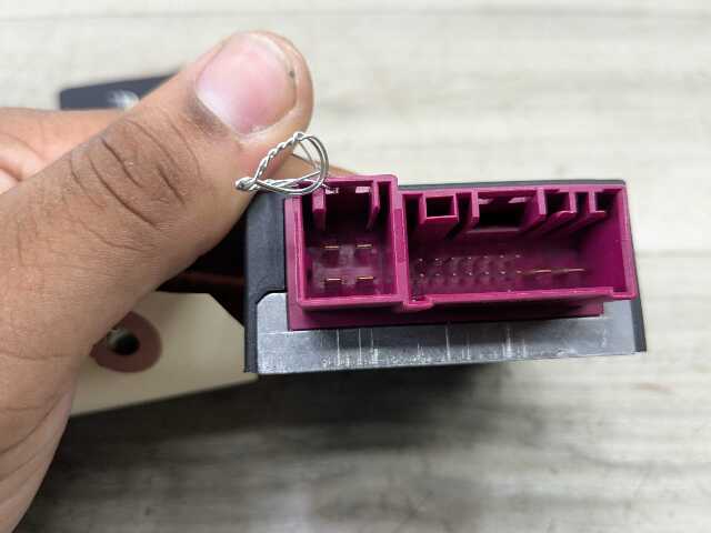 OEM BMW F01 F02 F10 F12 F13 F25 Helbako Fuel Pump Relay Control Module EKPM3