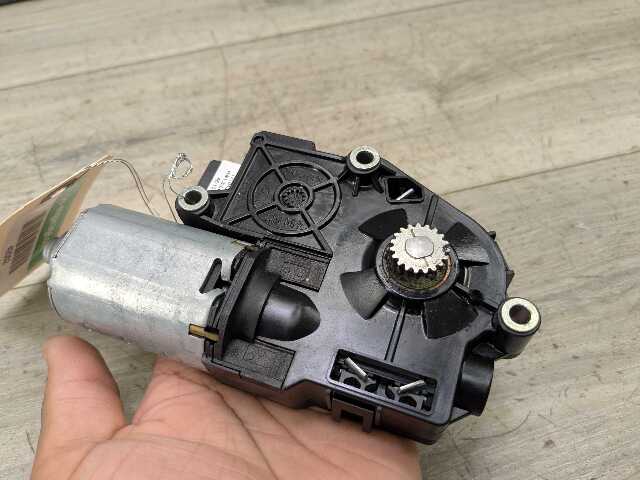 OEM BMW F02 F06 F10 F13 F16 F22 F30 F32 F36 F80 F82 Sunroof Glass Motor Drive