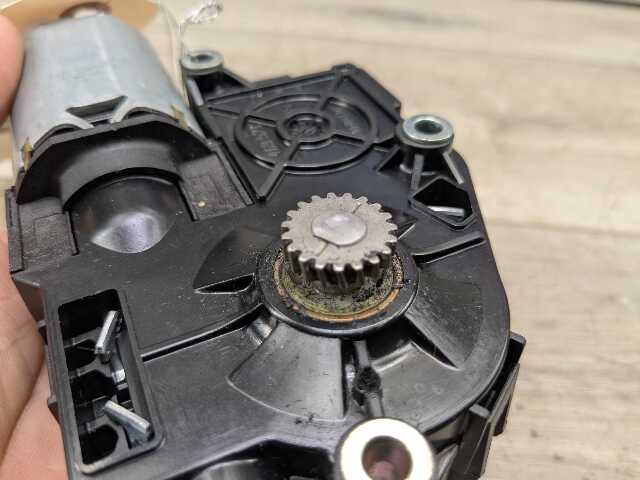 OEM BMW F02 F06 F10 F13 F16 F22 F30 F32 F36 F80 F82 Sunroof Glass Motor Drive