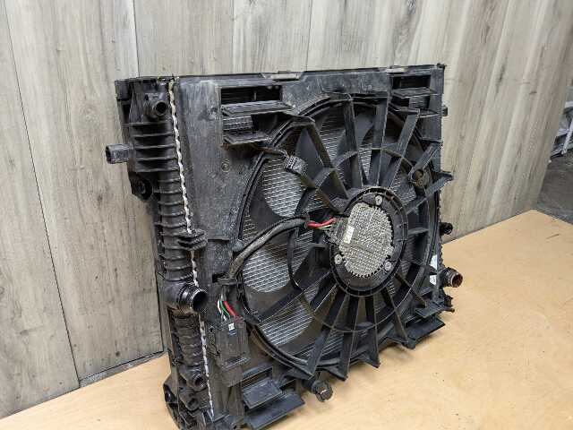 18-24 OEM BMW G01 G02 X3 X4 B46 Radiator Cooling Fan Shroud Motor Assembly 600W