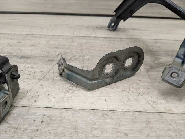 11-16 OEM BMW F10 528 535 550 Front Right Passenger Fender Holder Brackets SET