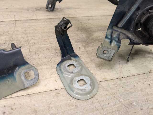 11-16 OEM BMW F10 528 535 550 Front Right Passenger Fender Holder Brackets SET