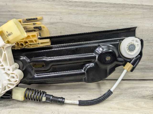 OEM BMW F10 528 535 550 M5 REAR Right Passenger Door Window Regulator Motor