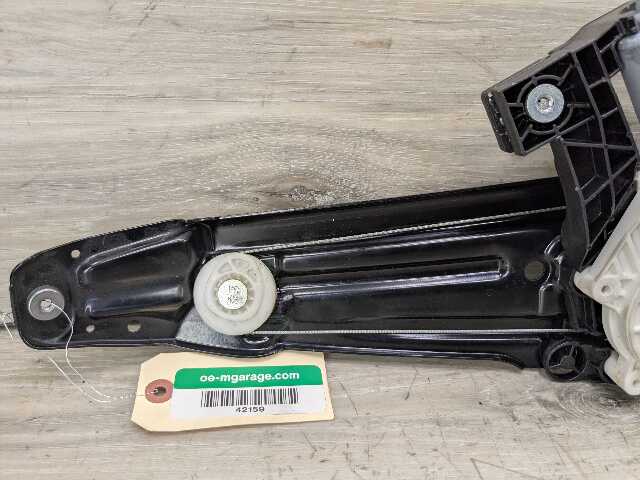OEM BMW F10 528 535 550 M5 REAR Right Passenger Door Window Regulator Motor