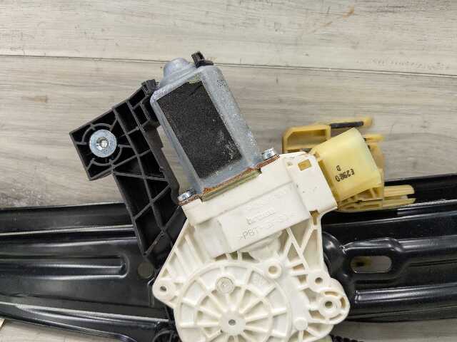 OEM BMW F10 528 535 550 M5 REAR Right Passenger Door Window Regulator Motor