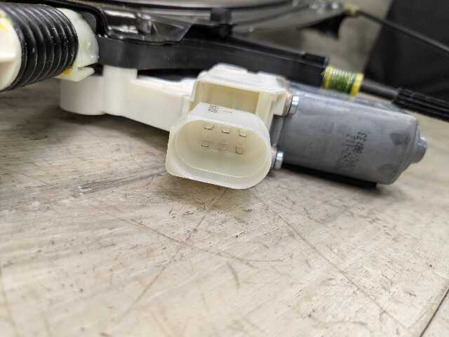 OEM BMW F10 528 535 550 M5 FRONT Left Driver Door Window Regulator Motor