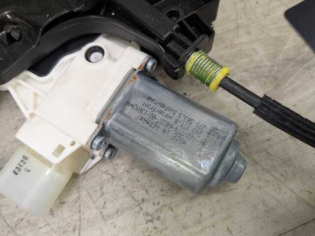 OEM BMW F10 528 535 550 M5 FRONT Left Driver Door Window Regulator Motor