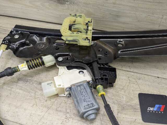 OEM BMW F10 528 535 550 M5 FRONT Left Driver Door Window Regulator Motor