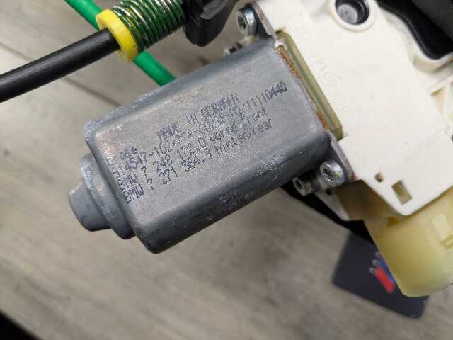 OEM BMW F10 528 535 550 M5 FRONT Right Passenger Door Window Regulator Motor