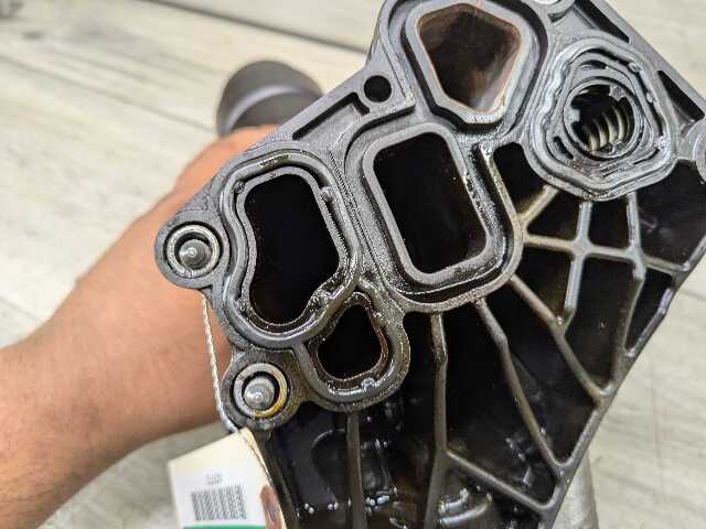 OEM BMW G01 G20 G22 G23 G26 G30 G42 330 430 X3 Engine B46 B48 Oil Filter Housing
