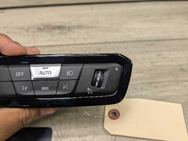 OEM BMW G20 G22 G23 G26 G42 G80 G82 M3 M4 Headlight Control Switch Light Module
