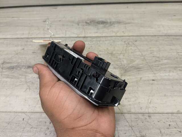 OEM BMW G20 G22 G23 G26 G80 G82 G83 Rear AC Air Climate Control Switch Module