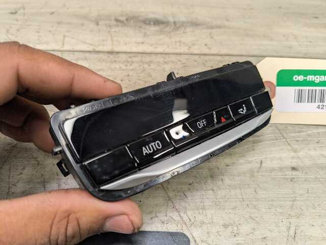 OEM BMW G20 G22 G23 G26 G80 G82 G83 Rear AC Air Climate Control Switch Module