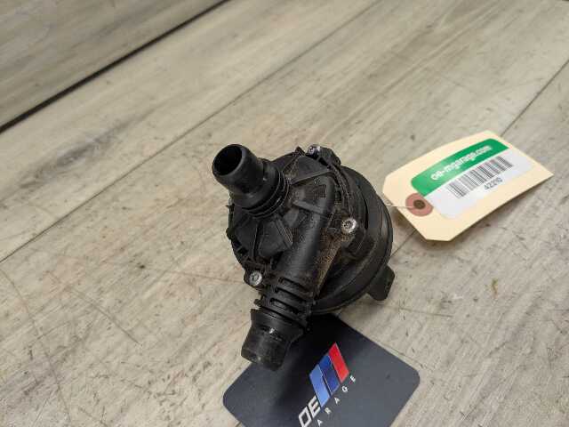 *OEM BMW G01 G05 G20 G22 G30 G42 G80 G82 G83 M3 M4 Engine Auxiliary Water Pump