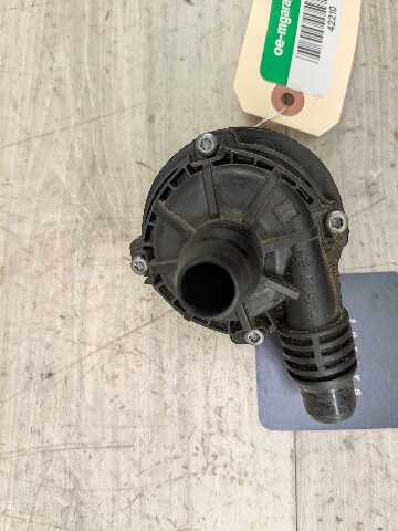 *OEM BMW G01 G05 G20 G22 G30 G42 G80 G82 G83 M3 M4 Engine Auxiliary Water Pump