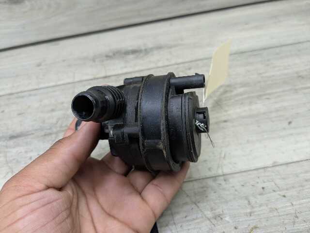*OEM BMW G01 G05 G20 G22 G30 G42 G80 G82 G83 M3 M4 Engine Auxiliary Water Pump