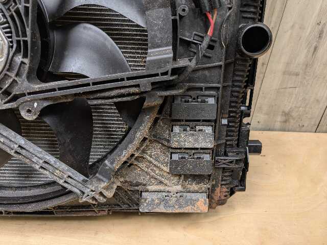 OEM BMW G20 G22 G26 G42 330 430 B46 Radiator Condenser Cooling Fan Assembly 500W
