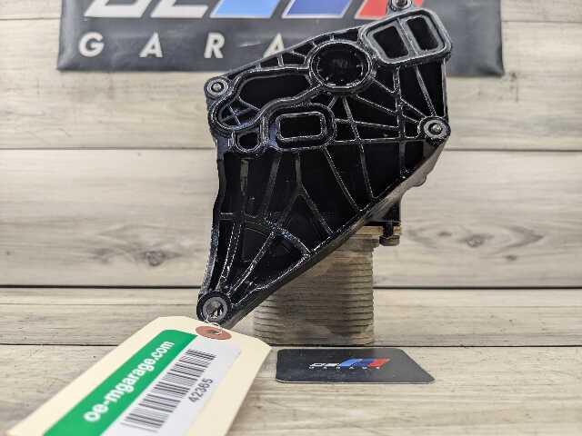 16-20 OEM BMW F22 F30 F32 F36 G01 G30 X3 330 430 Engine B46 Oil Filter Housing