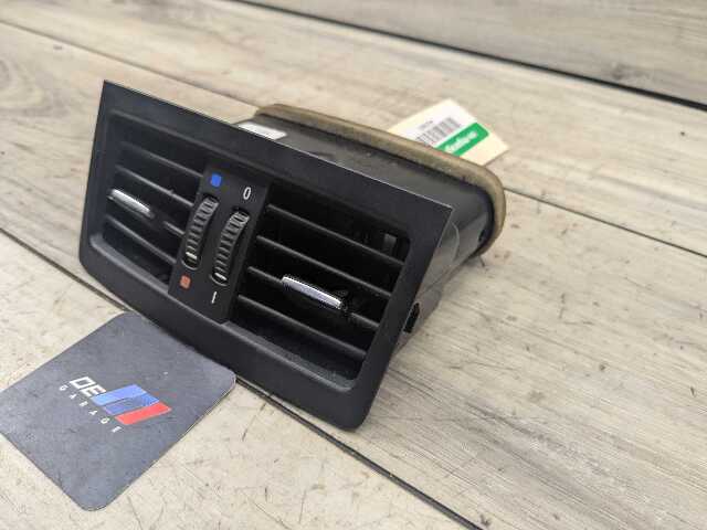 07-13 OEM BMW E92 328 335 Coupe Interior Central Console Rear Vent