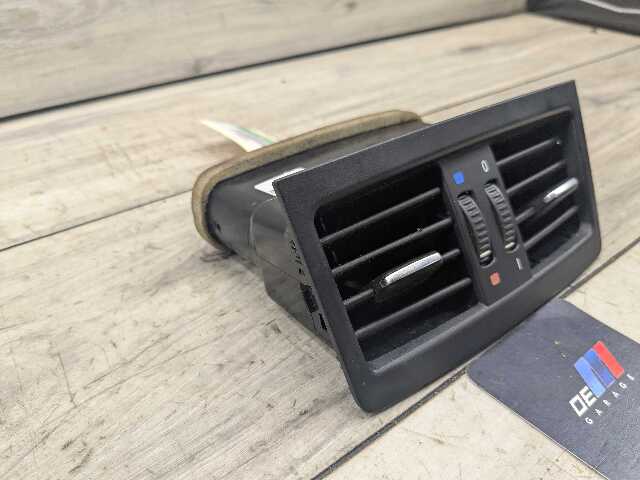 07-13 OEM BMW E92 328 335 Coupe Interior Central Console Rear Vent