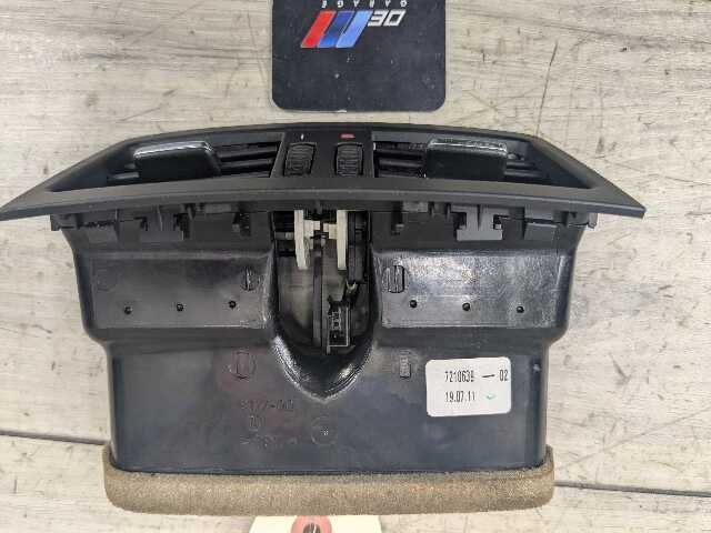 07-13 OEM BMW E92 328 335 Coupe Interior Central Console Rear Vent