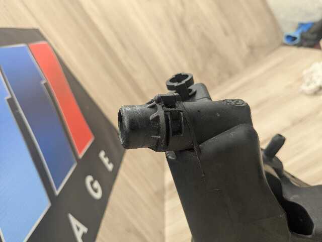 06-13 OEM BMW E90 E91 E92 E93 328 335 Radiator Coolant Bottle Reservoir Tank