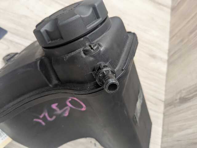 06-13 OEM BMW E90 E91 E92 E93 328 335 Radiator Coolant Bottle Reservoir Tank