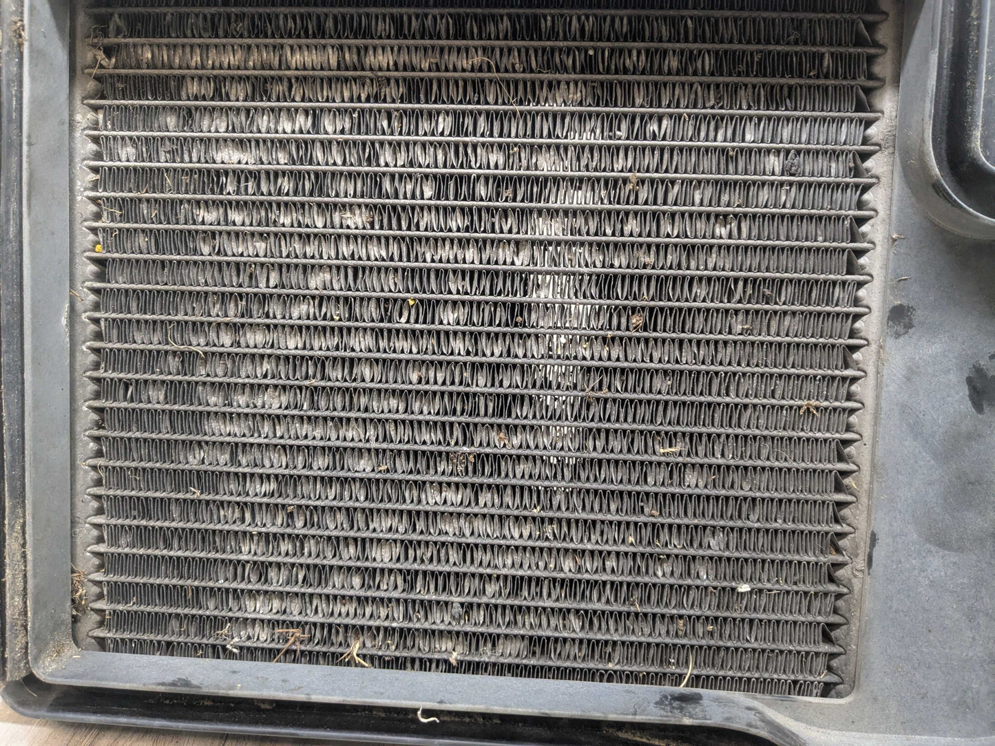 10-14 OEM BMW E70 E71 X5M X6M S63 Left Driver Radiator Auxiliary Water Coolant