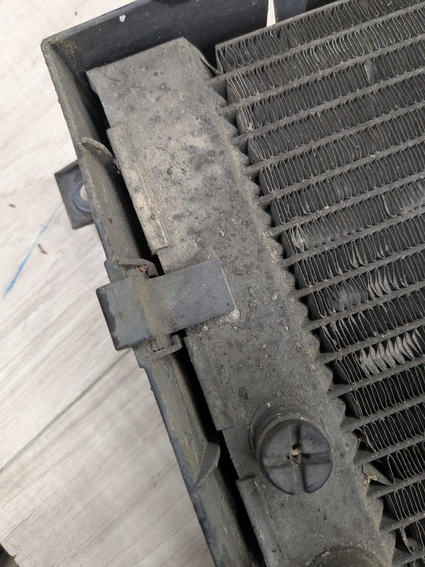 10-14 OEM BMW E70 E71 X5M X6M S63 Left Driver Radiator Auxiliary Water Coolant