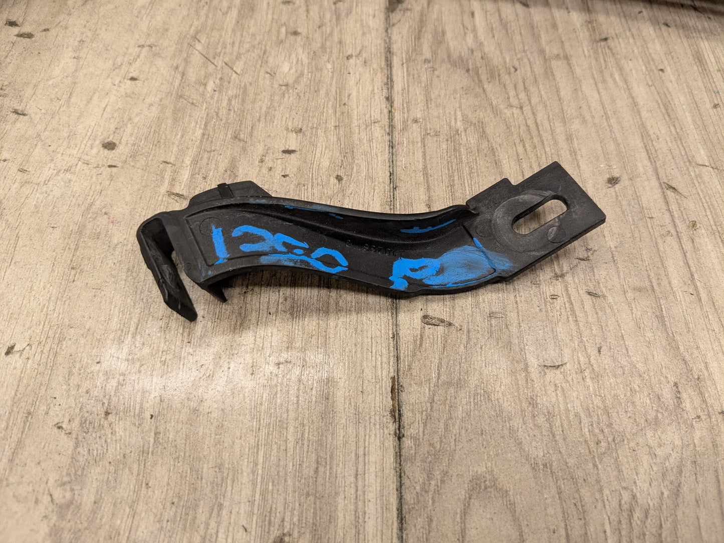 07-10 OEM BMW E92 E93 328 335 Right Passenger Headlight Bracket Carrier Mount