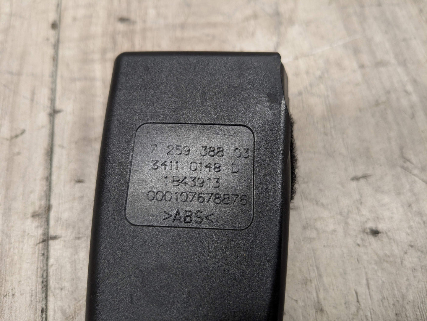 OEM BMW F30 F32 F36 F80 F82 F87 Front Right Passenger Seat Belt Buckle Tensioner