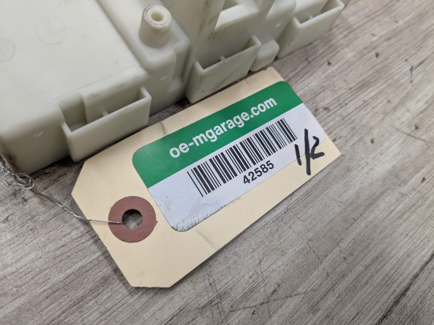 NOTE* OEM BMW F22 F30 F32 F36 F80 F82 FEM Front Electronic Control Module + Key