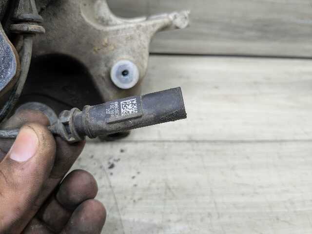 OEM BMW G01 X3 30i 30iX M40iX REAR Right Passenger Knuckle Hub Spindle Bearing