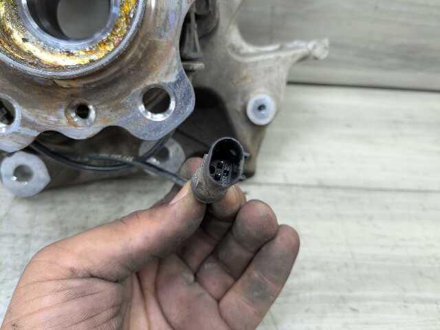 OEM BMW G01 X3 30i 30iX M40iX REAR Right Passenger Knuckle Hub Spindle Bearing