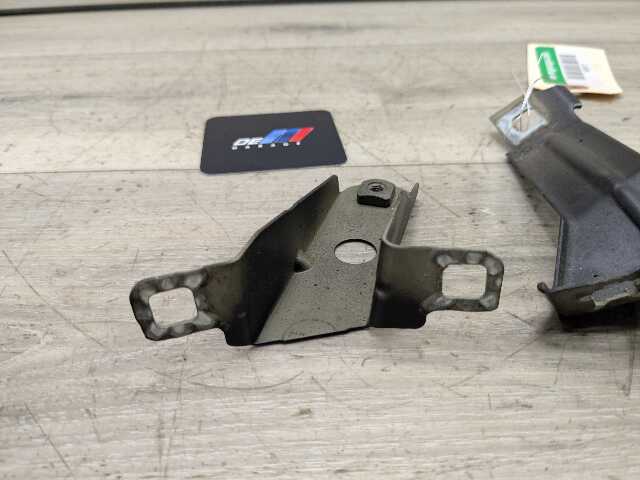 12-20 OEM BMW F30 F32 F33 F36 Front Left Driver Fender Wing Holder Bracket SET