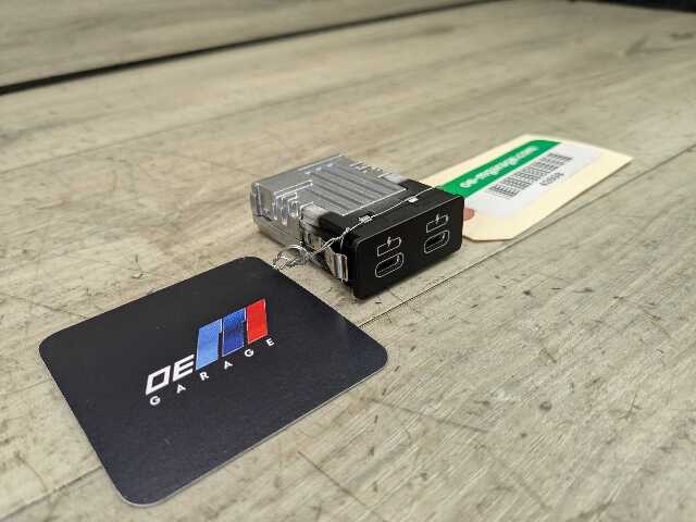 OEM BMW F48 F97 G01 G12 G20 G26 G30 USB Type C Socket Charger Port Connector
