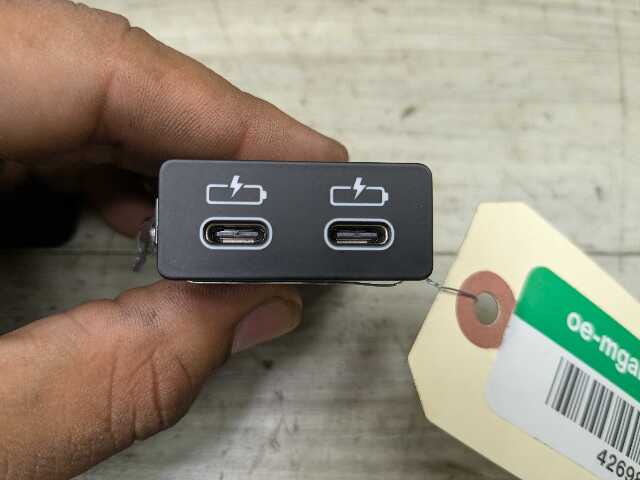 OEM BMW F48 F97 G01 G12 G20 G26 G30 USB Type C Socket Charger Port Connector