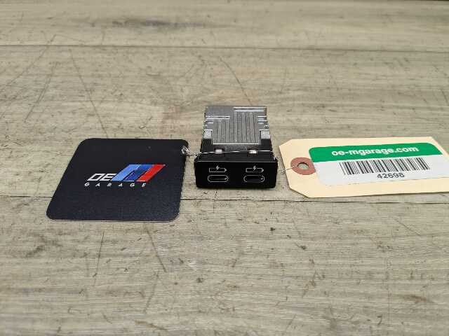 OEM BMW F48 F97 G01 G12 G20 G26 G30 USB Type C Socket Charger Port Connector